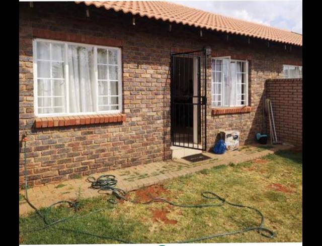 2 BEDROOM TOWNHOUSE FOR SALE IN THE ORCHARDS